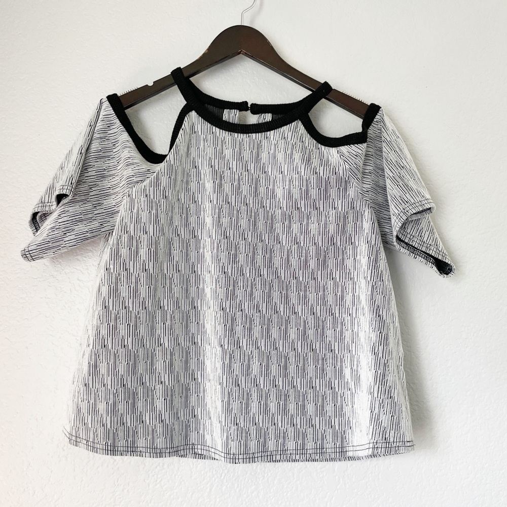 MOON RIVER Cold Shoulder Top Medium